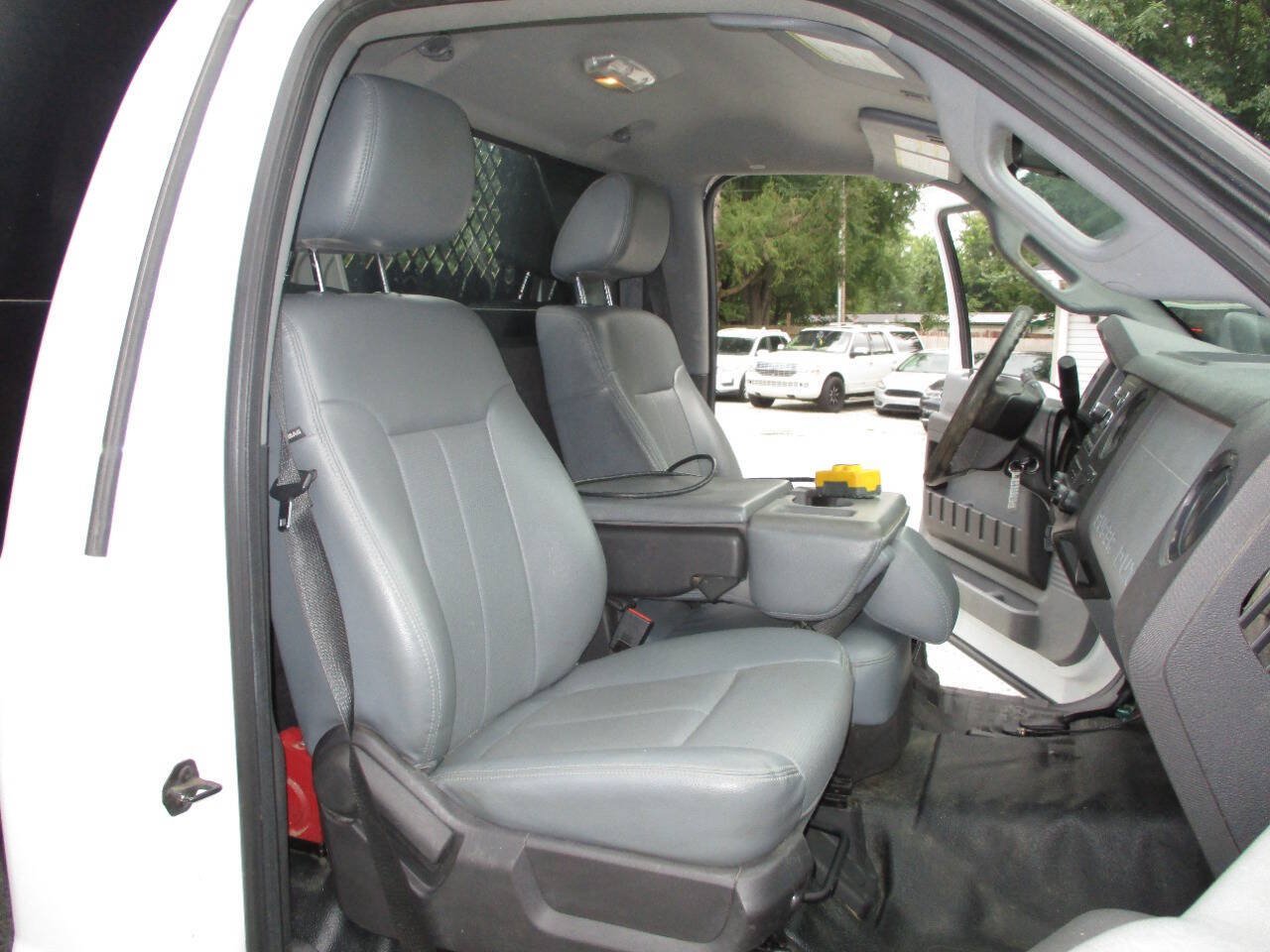 Used 2016 Ford F550 4x4 Regular Cab Super Duty w/ Power Equipment Group image 35