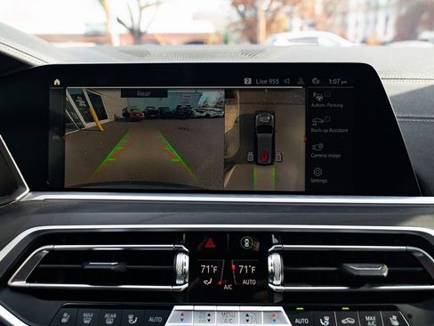 Used 2022 BMW X7 xDrive40i w/ M Sport Package image 14