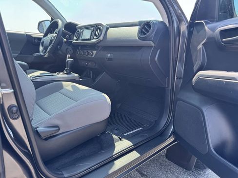 Used 2018 Toyota Tacoma SR5 AWD/4WD image 36