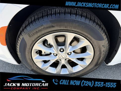 Used 2026 Chrysler Pacifica Limited FWD image 36