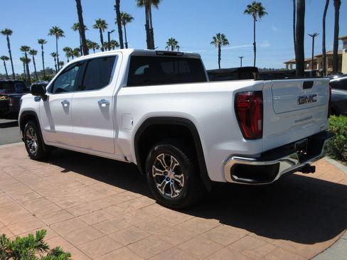 Used 2025 GMC Sierra 1500 SLT RWD image 2