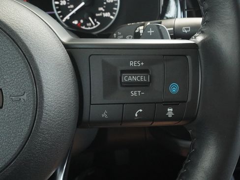 Used 2024 Nissan Pathfinder SV FWD image 8