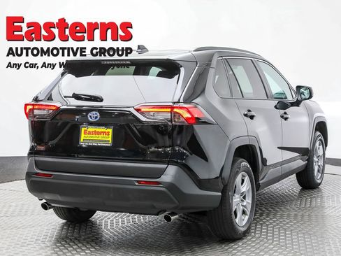 Used 2022 Toyota RAV4 LE image 5