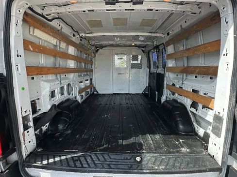 Used 2015 Ford Transit 250 130 Low Roof w/ Exterior Upgrade Package RWD image 6