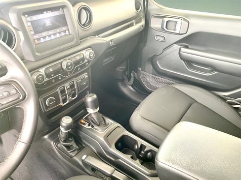 Used 2021 Jeep Gladiator Sport image 36