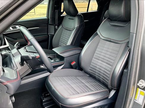 Used 2025 Ford Explorer ST-Line w/ ST-Line Street Pack AWD/4WD image 23