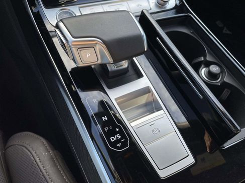 Used 2023 Audi A8 L 3.0T image 21