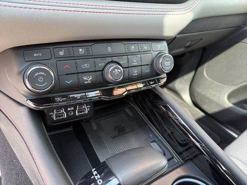 Used 2024 Dodge Durango Citadel AWD/4WD image 17