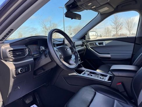 Used 2023 Ford Explorer XLT w/ Equipment Group 202A image 8