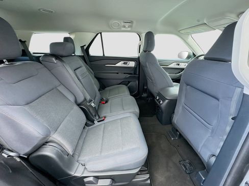 Used 2025 Ford Explorer Active RWD image 18