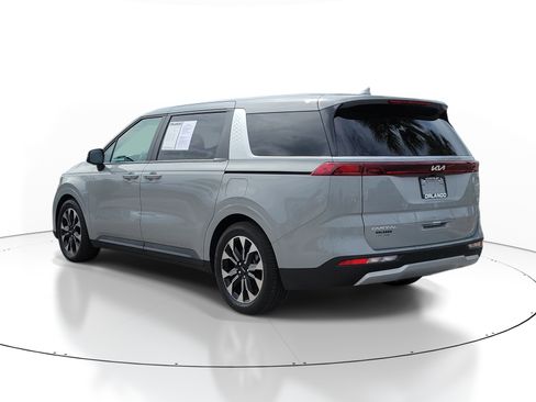 Used 2024 Kia Carnival EX FWD image 5