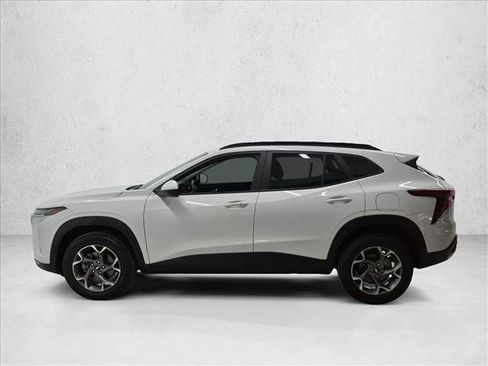 Certified 2024 Chevrolet Trax LT w/ Driver Confidence Package FWD image 9