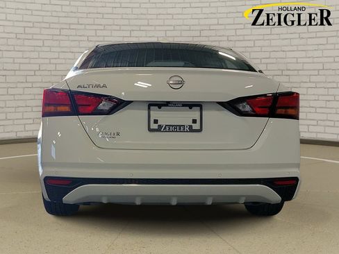 Certified 2025 Nissan Altima 2.5 SV FWD image 6