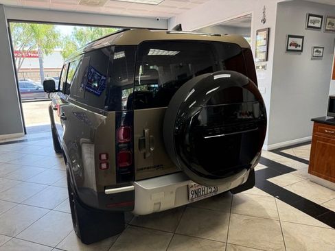 Used 2022 Land Rover Defender 110 SE AWD/4WD image 4