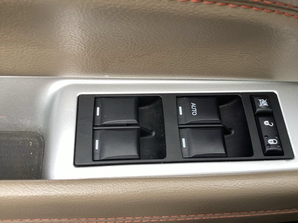 Used 2014 Jeep Compass Latitude w/ Sun/Sound Group AWD/4WD image 32