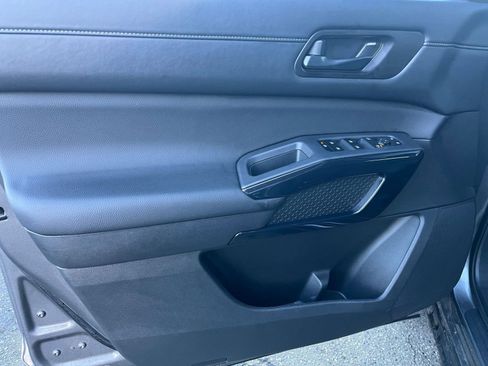 Used 2025 Nissan Pathfinder SV image 20