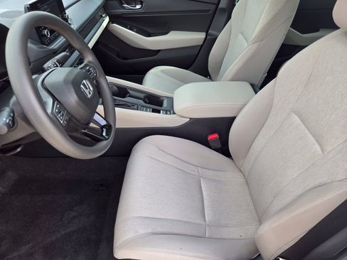 Certified 2025 Honda Accord SE image 9