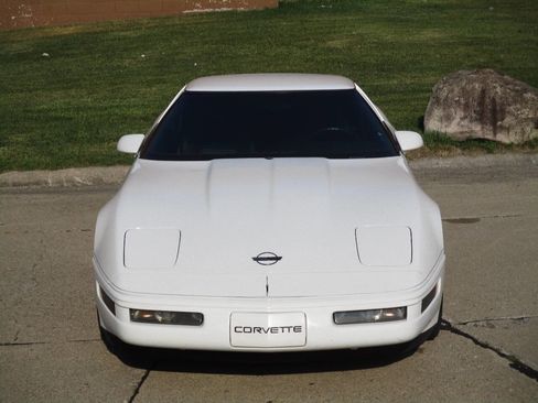 Used 1996 Chevrolet Corvette Coupe image 11