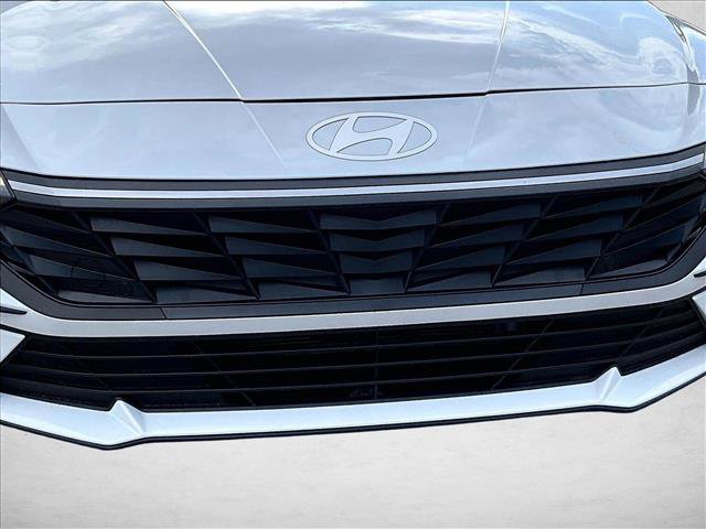 Used 2025 Hyundai Elantra Hybrid FWD image 30