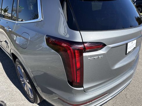 Used 2025 Cadillac XT6 Premium Luxury image 11