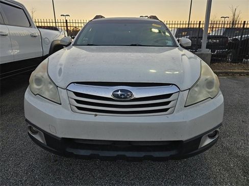 Used 2010 Subaru Outback 2.5i Premium image 2