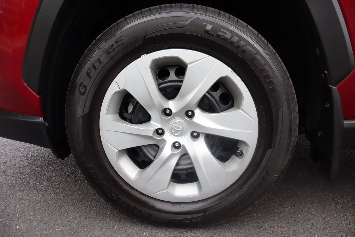 Used 2021 Toyota RAV4 LE w/ Carpet Mat Package (TMS) AWD/4WD image 41