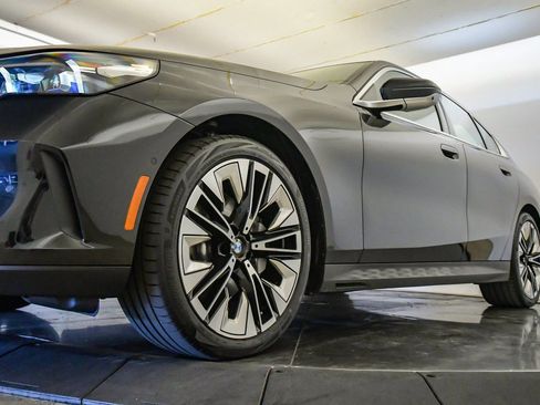 Used 2026 BMW 530i w/ Premium Package image 9