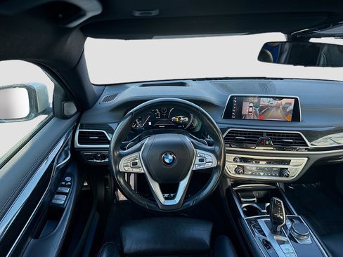 Used 2019 BMW 750i w/ M Sport Package image 20