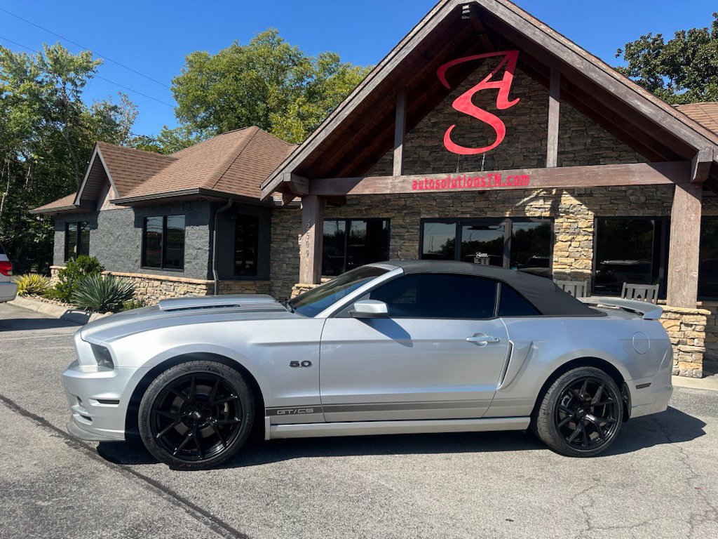 Used 2013 Ford Mustang GT Premium w/ Electronics Pkg RWD image 2
