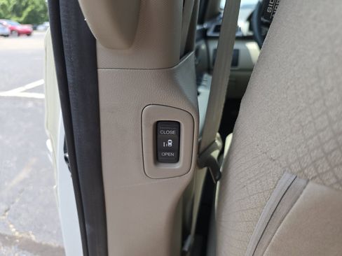 Used 2016 Honda Odyssey SE image 17