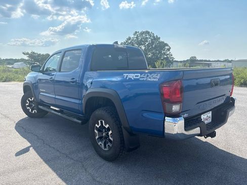 Used 2018 Toyota Tacoma TRD Off-Road AWD/4WD image 2