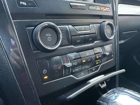 Used 2017 Ford Explorer XLT w/ Equipment Group 202A AWD/4WD image 30