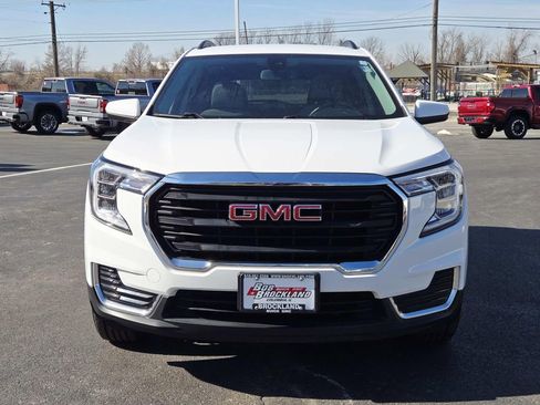 Used 2023 GMC Terrain SLE w/ Driver Convenience Package image 8