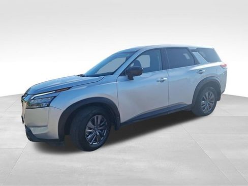 Certified 2025 Nissan Pathfinder S FWD image 4