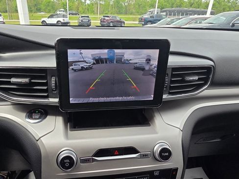 Used 2020 Ford Explorer XLT w/ Equipment Group 202A AWD/4WD image 18