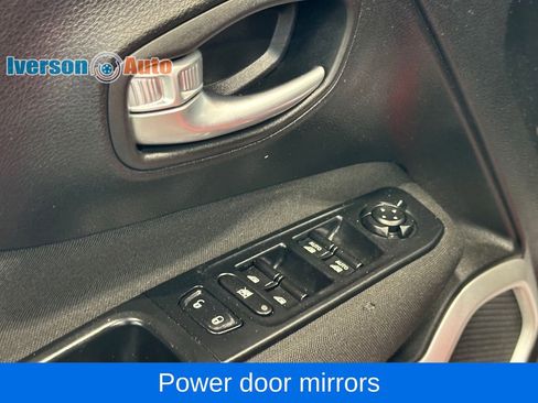 Used 2018 Jeep Renegade Latitude w/ UConnect 8.4 Nav Group AWD/4WD image 15