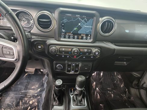 Used 2022 Jeep Wrangler Unlimited Sahara w/ Dual Top Group image 15