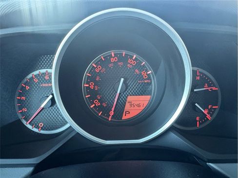 Used 2011 Toyota 4Runner SR5 image 17