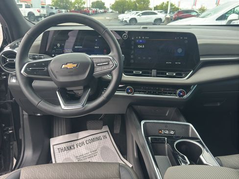 Used 2025 Chevrolet Equinox LT w/ Convenience Package II image 16