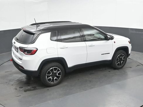 Used 2025 Jeep Compass Trailhawk AWD/4WD image 30