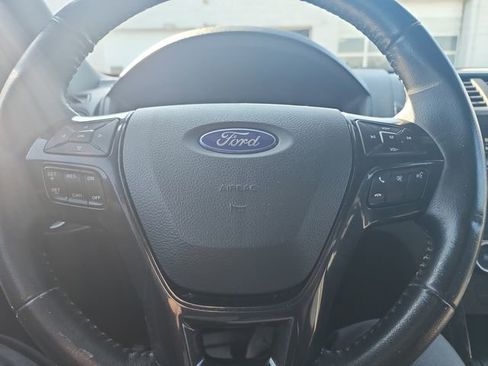 Used 2018 Ford Explorer XLT FWD image 19