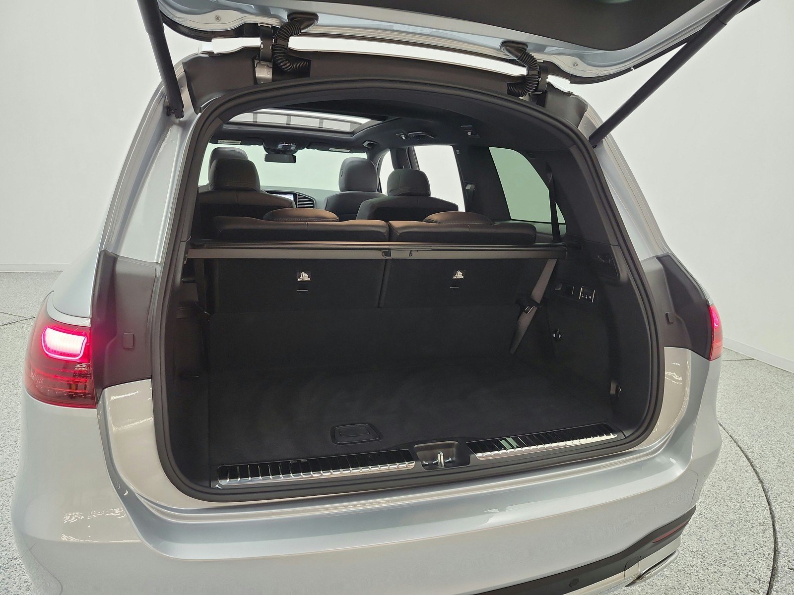 Certified 2025 Mercedes-Benz GLS 450 4MATIC w/ AMG Line Exterior image 21