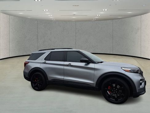 Used 2021 Ford Explorer ST w/ Equipment Group 401A image 3