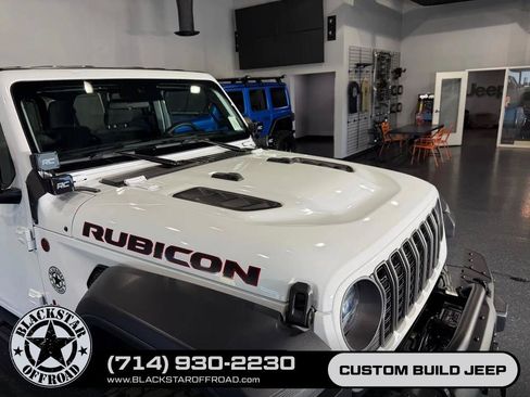Used 2025 Jeep Wrangler Unlimited Rubicon AWD/4WD image 3