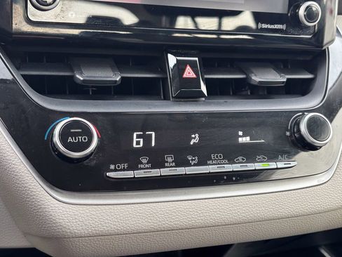 Used 2022 Toyota Corolla LE image 19