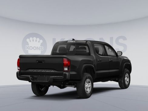 Used 2019 Toyota Tacoma TRD Sport image 2