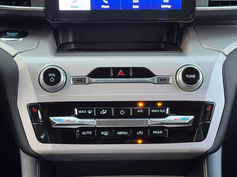 Used 2023 Ford Explorer XLT w/ Equipment Group 202A image 24