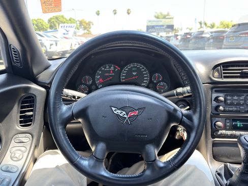 Used 2004 Chevrolet Corvette Z06 w/ Z06 Preferred Equipment Group RWD image 20