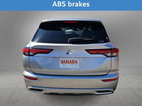 Used 2023 Mitsubishi Outlander SE image 9