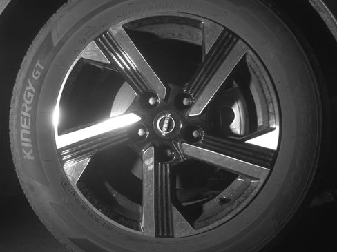 Used 2025 Nissan Sentra SV FWD image 13